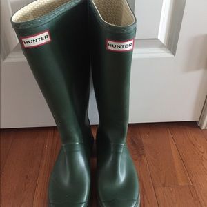 Tall Wide Calf Hunter Rain Boots in Hunter Green